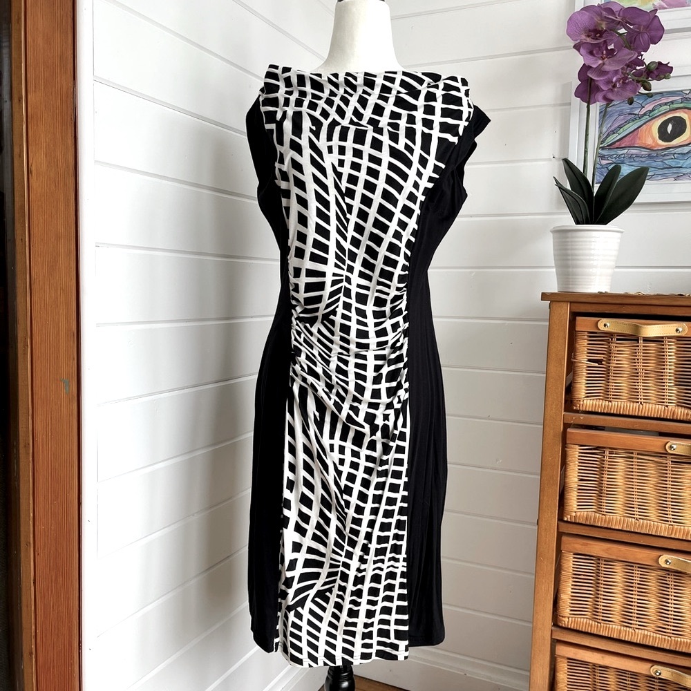 🆕 Point Zero Size XL Black & White geometric design knee-length dress